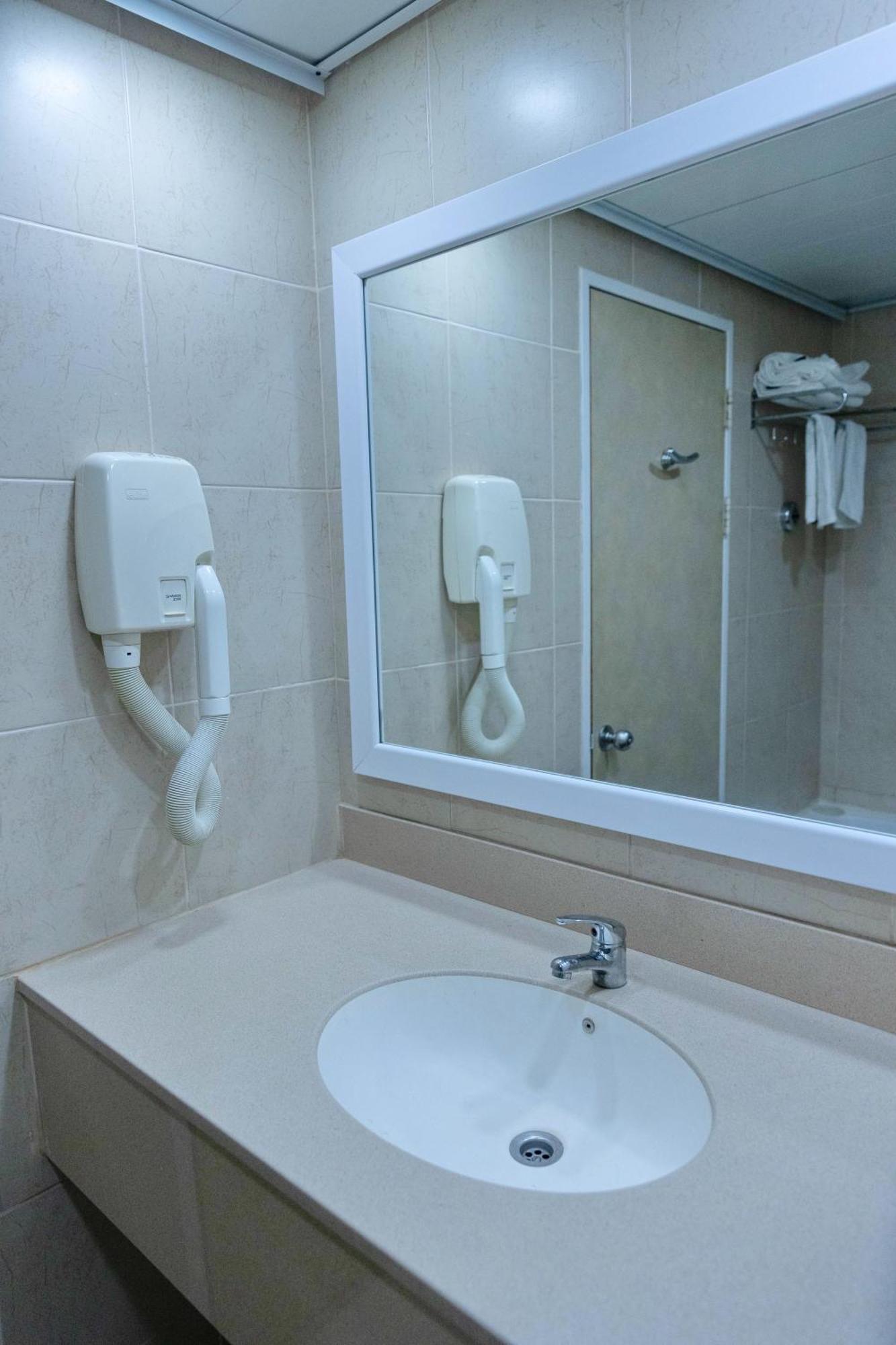 Adi Hotel